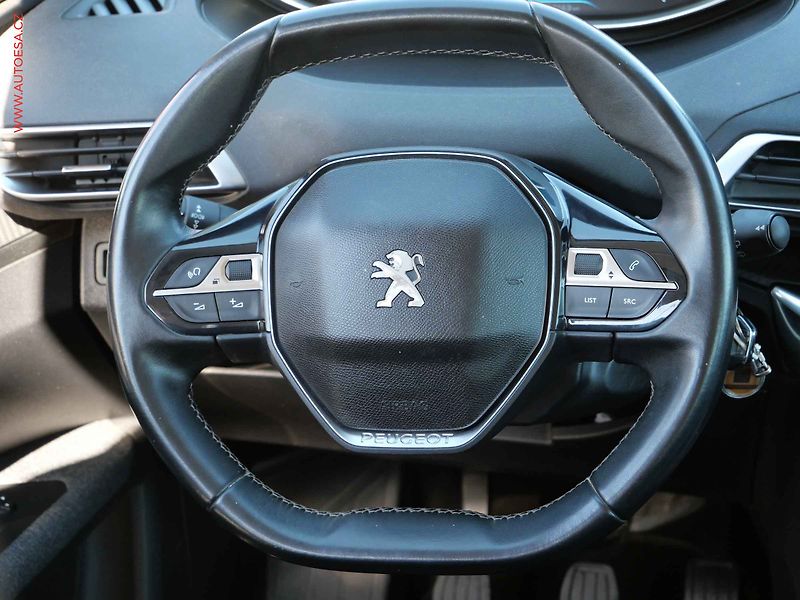 Peugeot 3008 (2018) 1.6 HDi, 1.maj,ČR, Active - fotka 14 z 20