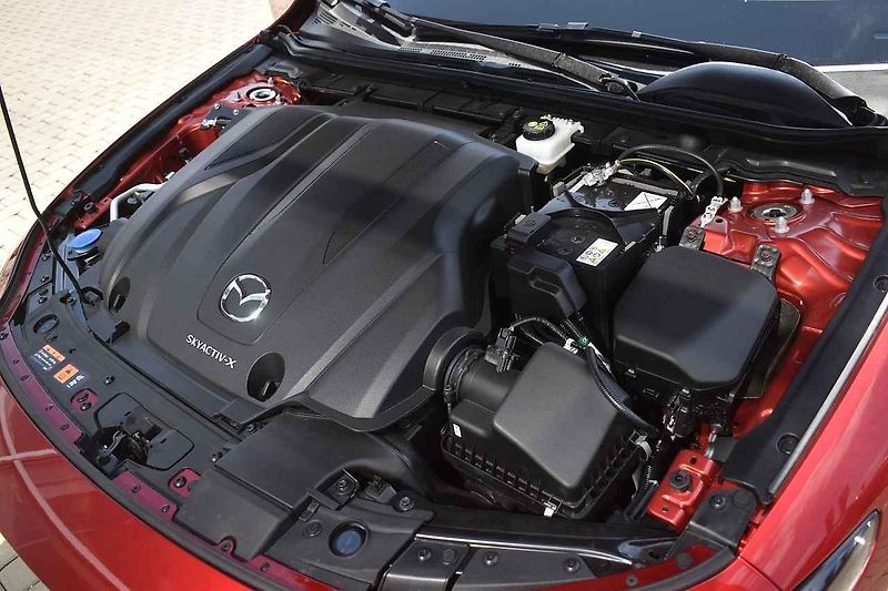 Mazdu 3 s novým motorem jsem zkoušel v Českém Středohoří