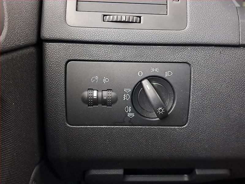 Škoda Fabia (2005) 1.2 12V, nová STK, zamluveno - fotka 14 z 14