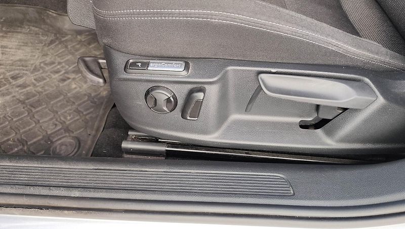 Volkswagen Passat (2019) Webasto-el.tažné-Matrix-Adapt. - fotka 30 z 37