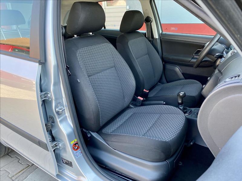 Škoda Fabia 1,6 TDI CR 55kW Active Combi - fotka 18 z 38