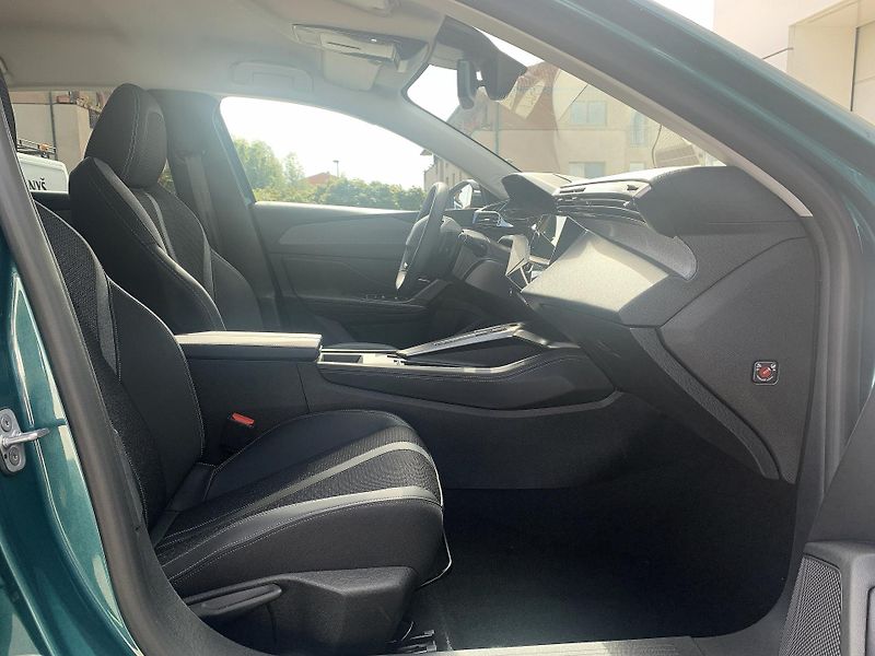 Peugeot 308 SW e-ALLURE PACK PHEV 1.6 AT8 - fotka 15 z 31