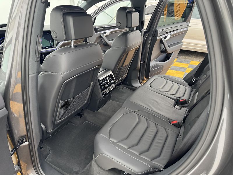 Volkswagen Touareg 3.0Tdi*1-MAJ*DPH*HUD*R-LINE* - fotka 10 z 50