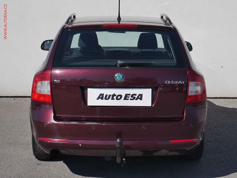 Škoda Octavia (2012) 1.6 TDi, ČR, Ambition, TZ - fotka 5 z 17