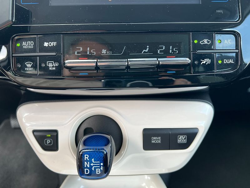 Toyota Prius (2016) 1.8VVT-i HYBRID Kamera! HUD! - fotka 17 z 39