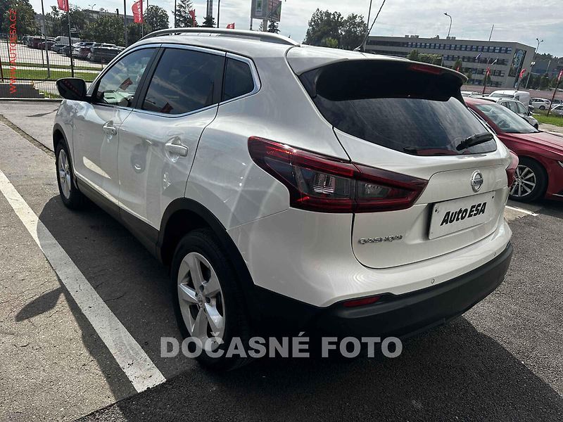 Nissan Qashqai (2021) 1.3 DIG-T, ČR, Xenon, AC - fotka 2 z 3