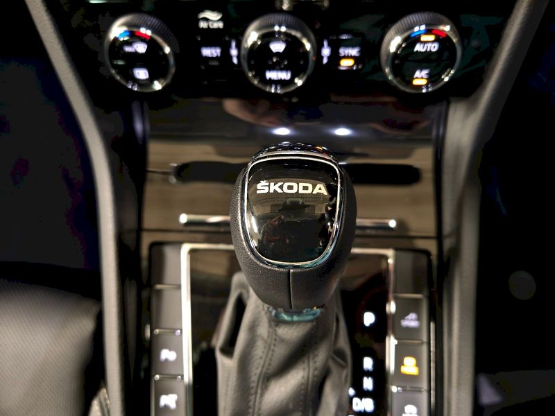 Škoda Superb (2023) iV 1.4 TSI 160 kW DSG L&K - fotka 19 z 31