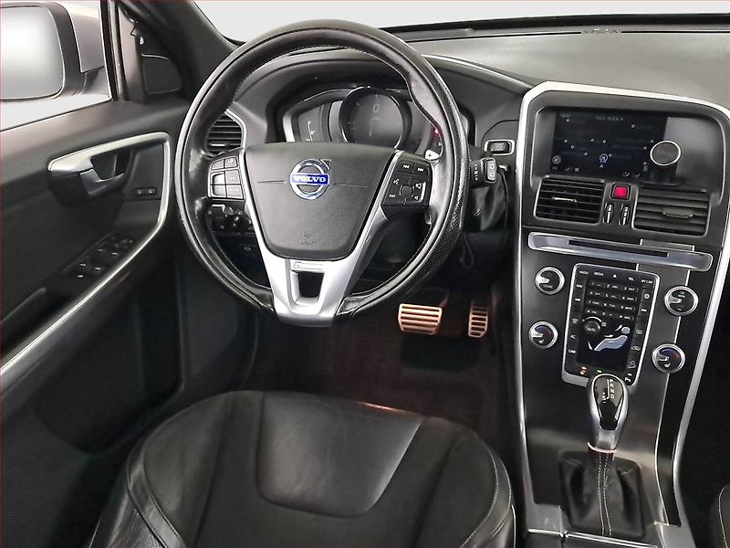 Volvo XC60 (2016) R-Design D5 Polestar, 4X4 - fotka 7 z 23