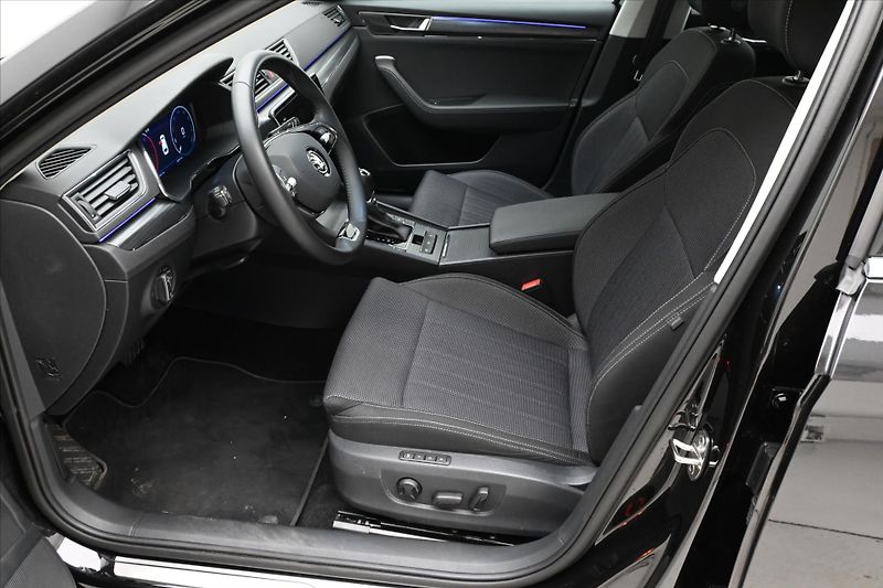 Škoda Superb 2,0 TDI 110kW DSG Style Záruka - fotka 12 z 24