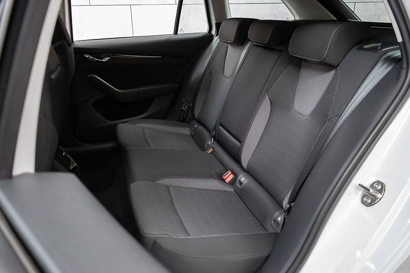 Škoda Octavia 2.0TDI DSG*ACC*MIRROR-LINK*DPH - fotka 11 z 35