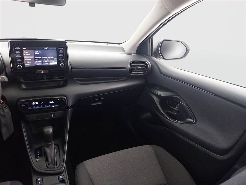 Toyota Yaris (2024) 1.5 Hybrid - fotka 8 z 17