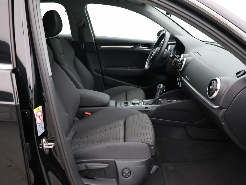 Audi A3 1,5 TSI 110kW S-tronic - fotka 12 z 35