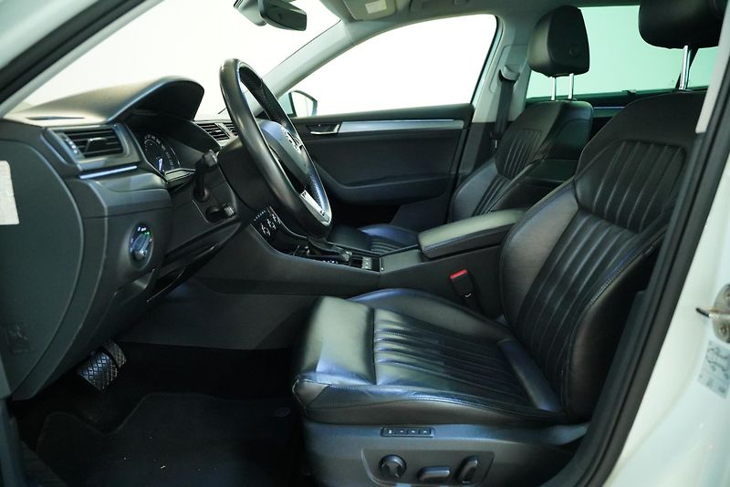 Škoda Superb - fotka 11 z 28