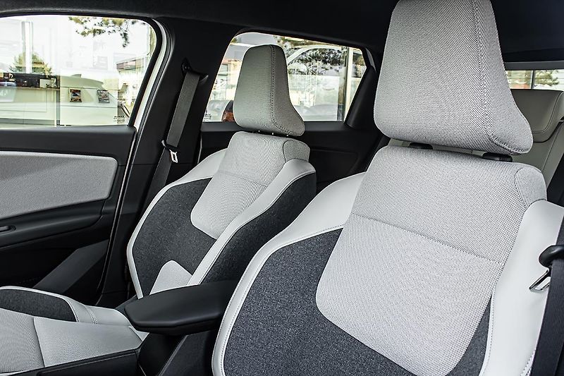 Citroën C3 (2026) 1,2 MAX Turbo benzín 100k+ZIMA - fotka 13 z 24