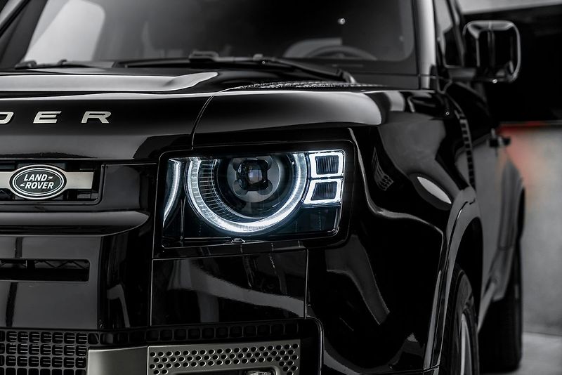 Land Rover Defender SE V6 D200, panorama, Meridian - fotka 9 z 23