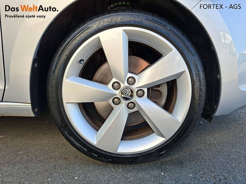 Škoda Rapid (2013) 1.4 TSI,DSG,90kW,Elegance - fotka 24 z 25