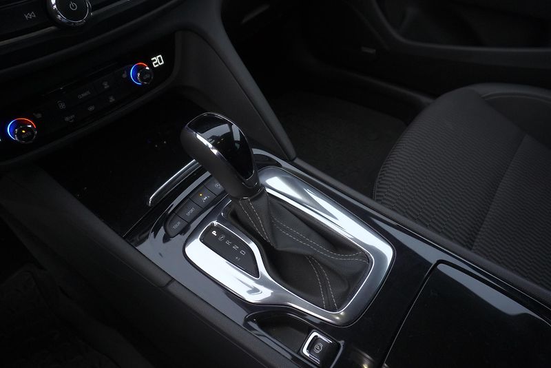 Opel Insignia 2,0T 260PS SPORTS TOURER 4X4 A - fotka 15 z 31