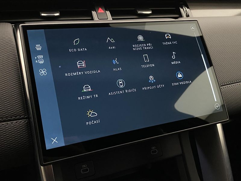 Land Rover Discovery Sport D200 DYNAMIC SE REZERVACE - fotka 38 z 53