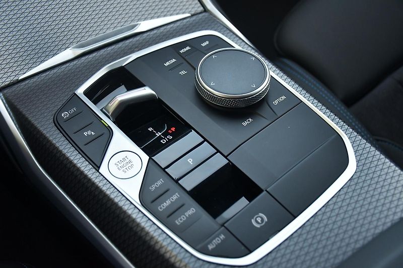 BMW Řada 3 320d M-SPORT xD TAŽNÉ ČR  - fotka 12 z 51