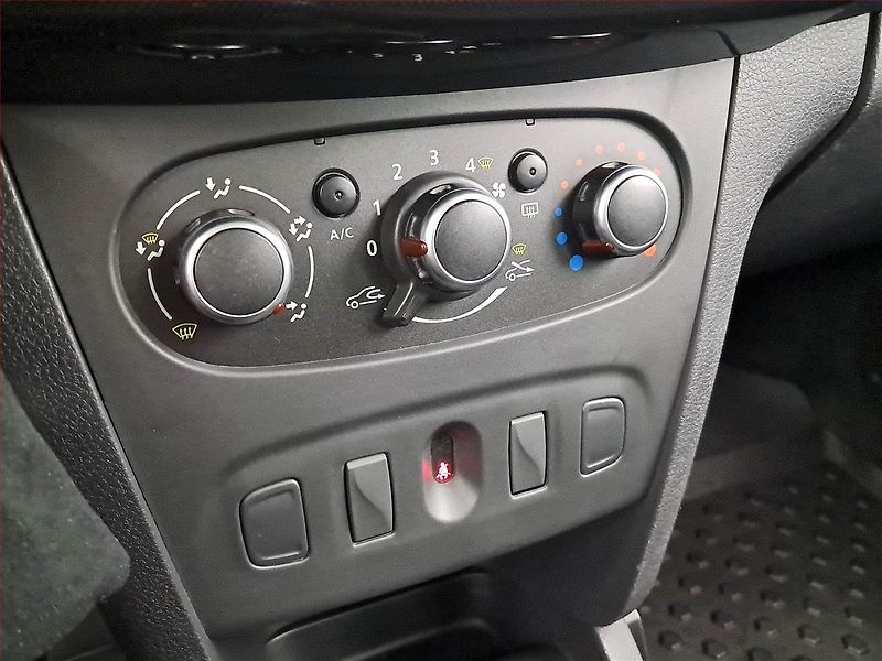 Dacia Logan (2017) 1.0 SCe, ČR,1.maj - fotka 14 z 14