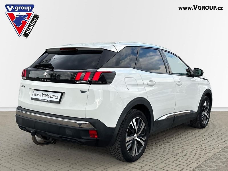 Peugeot 3008 (2018) Allure, 130k MAN6, tažné z. - fotka 4 z 33