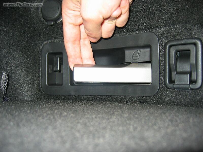 Murano se hodí spíše na silnice než do terénu. Podvozek zase tak extrémně vysoký není.