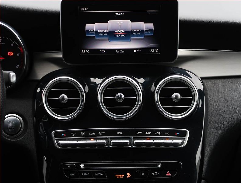 Mercedes-Benz GLC (2018) AMG line 220 d, 4x4,Automat - fotka 12 z 25