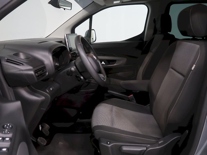 Toyota ProAce City Verso (2021) FAMILY L2 1.5D-4D 96KW 7MÍST T - fotka 13 z 31