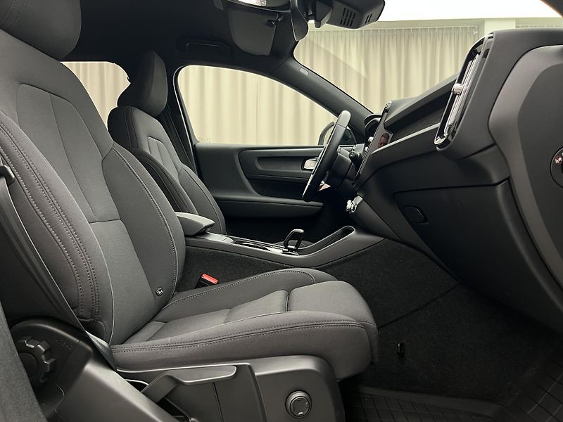 Volvo XC40 RECHARGE CORE AUT - fotka 18 z 46