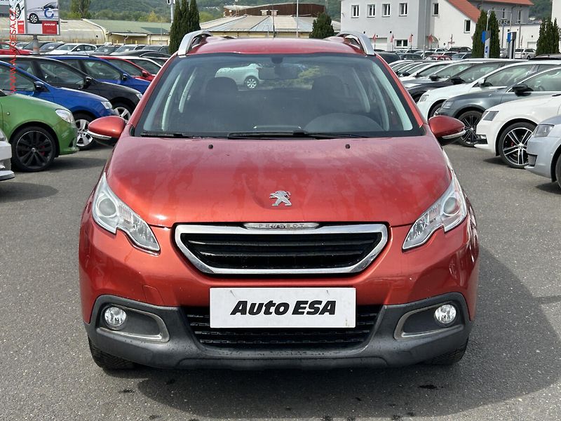 Peugeot 2008 (2015) 1.2PT, ČR, AC, park.asist - fotka 2 z 14
