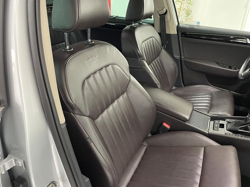Škoda Superb 2.0 TDi 110 kw REZERVACE - fotka 16 z 33