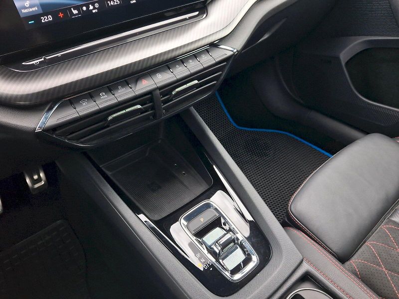 Škoda Octavia (2020) iV RS DSG 1,4TSi 180kW - fotka 32 z 35