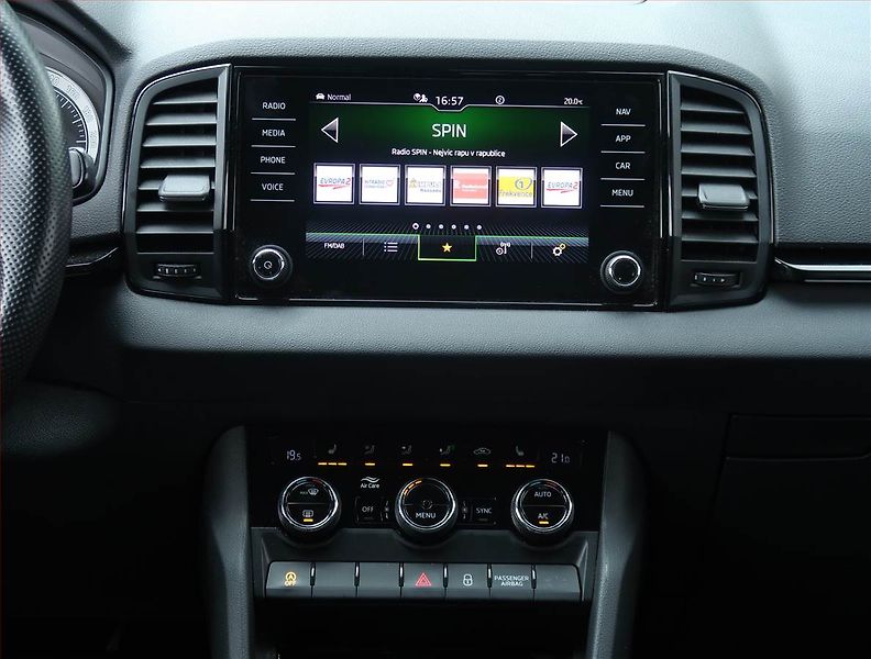 Škoda Karoq (2021) Sportline 1.5 TSI - fotka 12 z 24