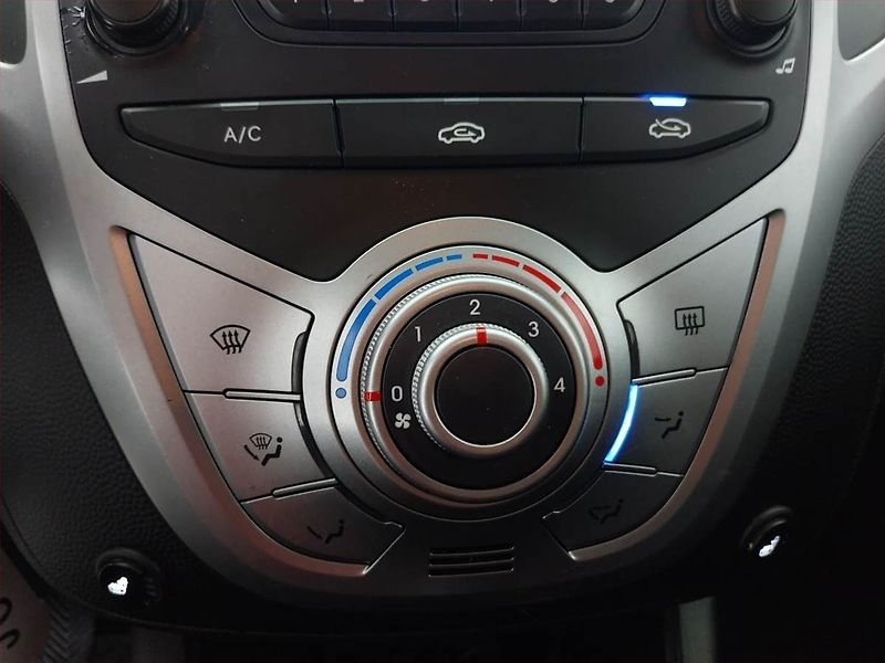 Hyundai ix20 (2011) 1.4 CRDi, Vyhř. sedaček - fotka 16 z 16
