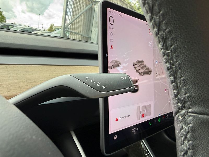Tesla Model 3 SR Plus REZERVACE - fotka 33 z 39