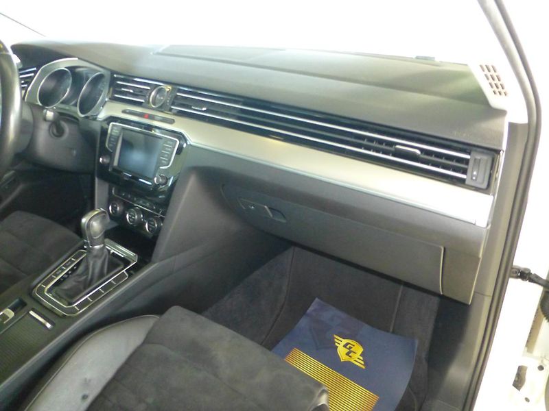 Volkswagen Passat (2017) 2,0TDI-140KW-KŮŽE*VYHŘ.SEDADLA - fotka 19 z 24