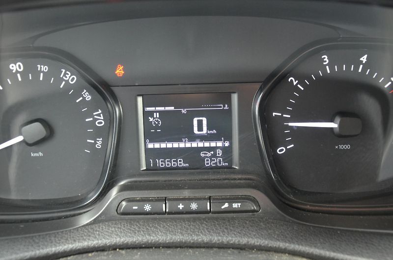 Peugeot Expert (2023) Expert 2.0BHDi 145 L2 4d - fotka 8 z 11