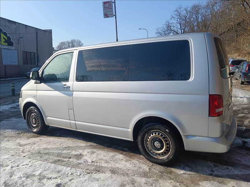Volkswagen Multivan 2,0 TDi - fotka 9 z 25