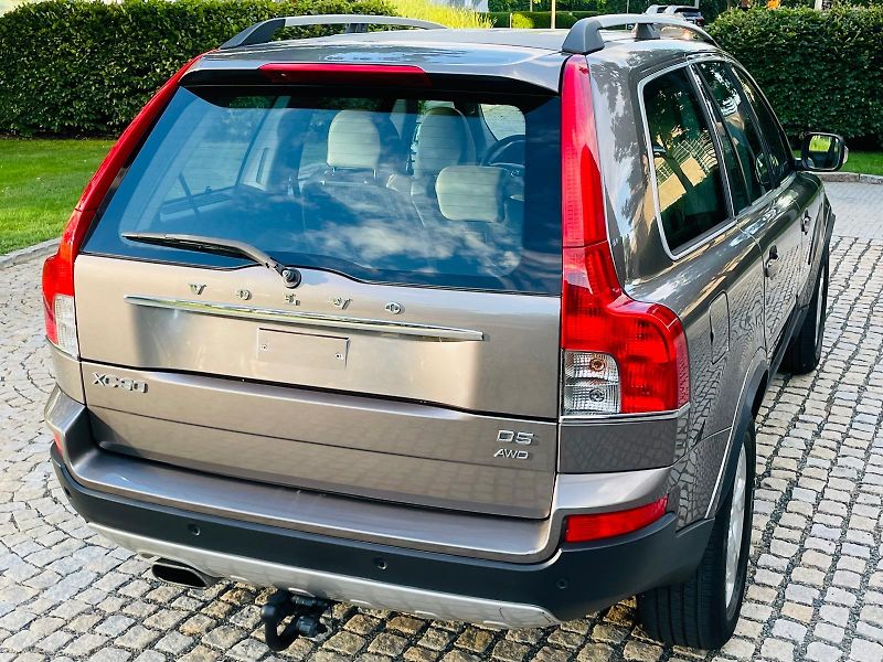 Volvo XC90 2.4 D5 4x4 AUT SERVISKA TAŽNÉ - fotka 12 z 48