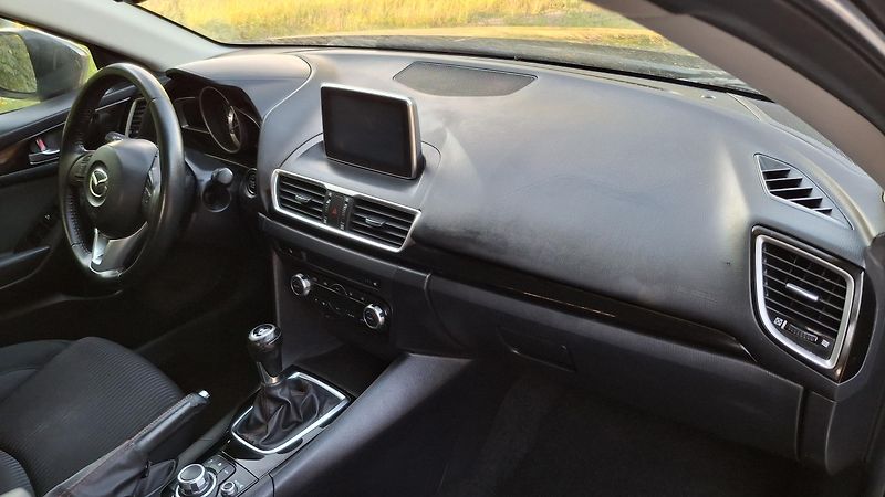 Mazda 3 1.5 74kw krásná 1. majitel - fotka 11 z 30