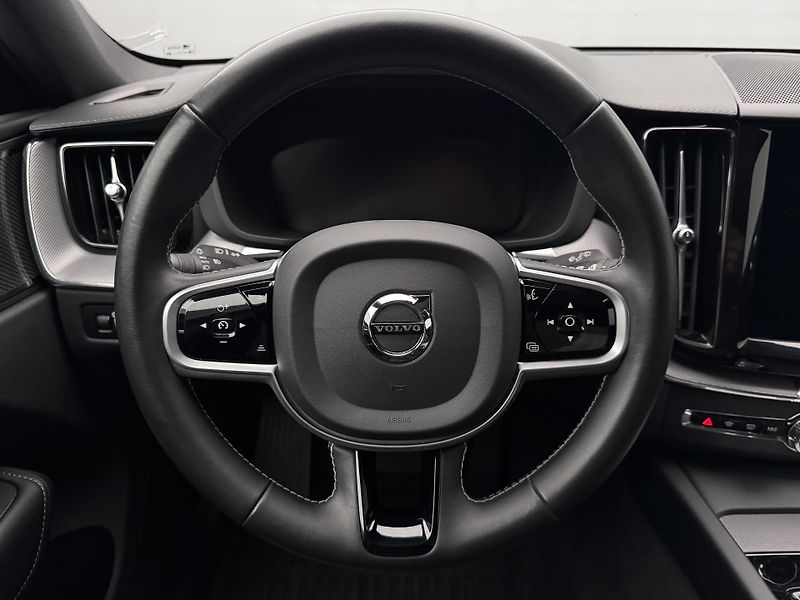 Volvo XC60 B4 AWD INSCRIPTION  - fotka 3 z 55