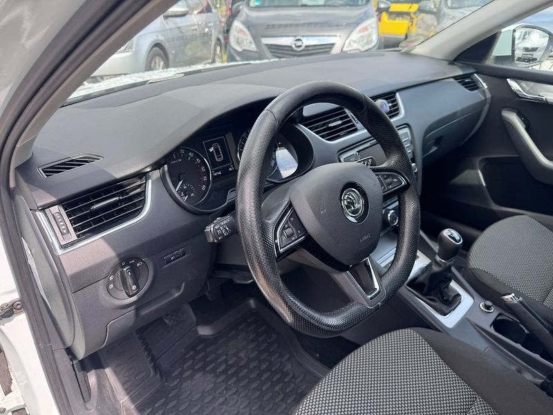 Škoda Octavia (2015) 1,6 TDI 81 KW TAŽNÉ KOLA - fotka 20 z 50
