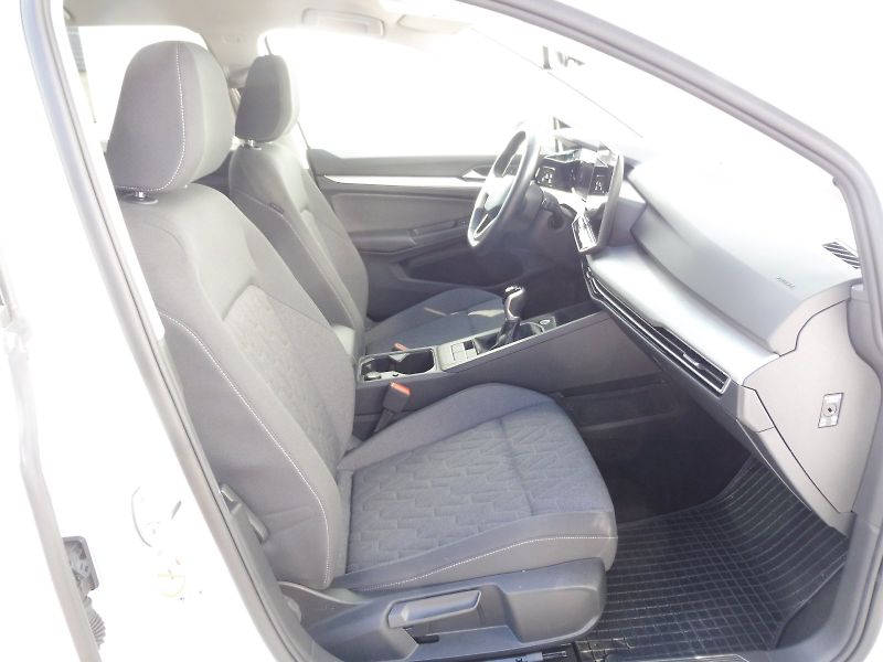 Volkswagen Golf Variant (2024) Life 1,5 TSI 85kW - fotka 9 z 24