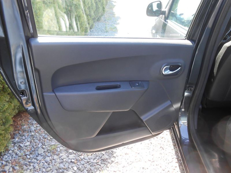 Dacia Lodgy STEPWAY,7Míst,NAVI,75TKm!! - fotka 22 z 36