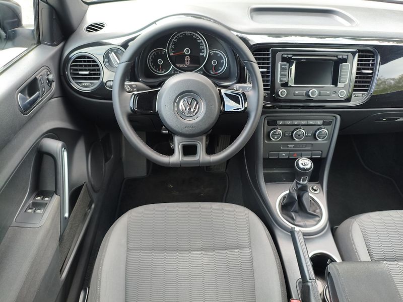 Volkswagen Beetle (2013) 1,2 TSI Cabrio Sport - fotka 16 z 35