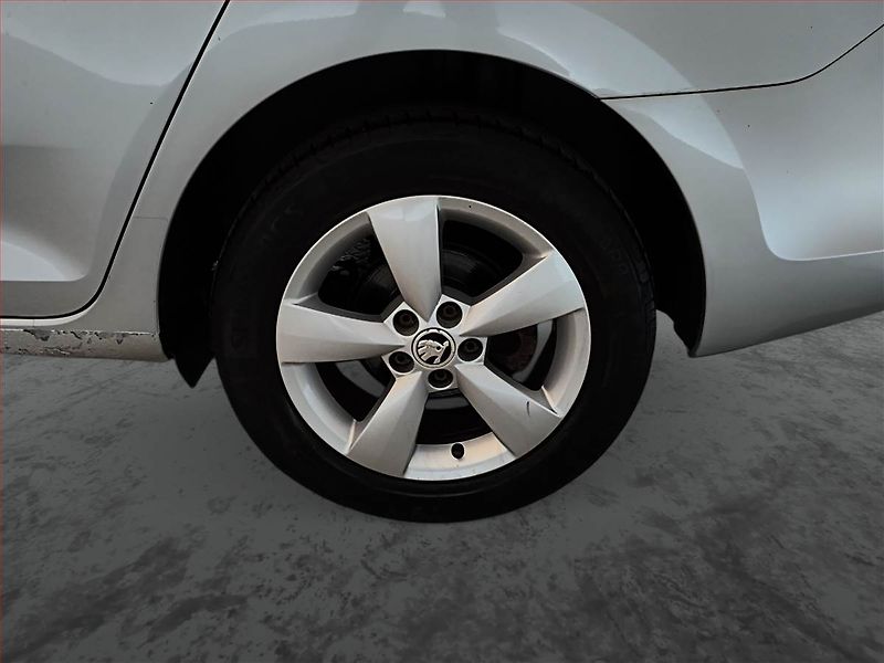 Škoda Rapid (2013) 1.2 TSI, Serv.kniha - fotka 12 z 13