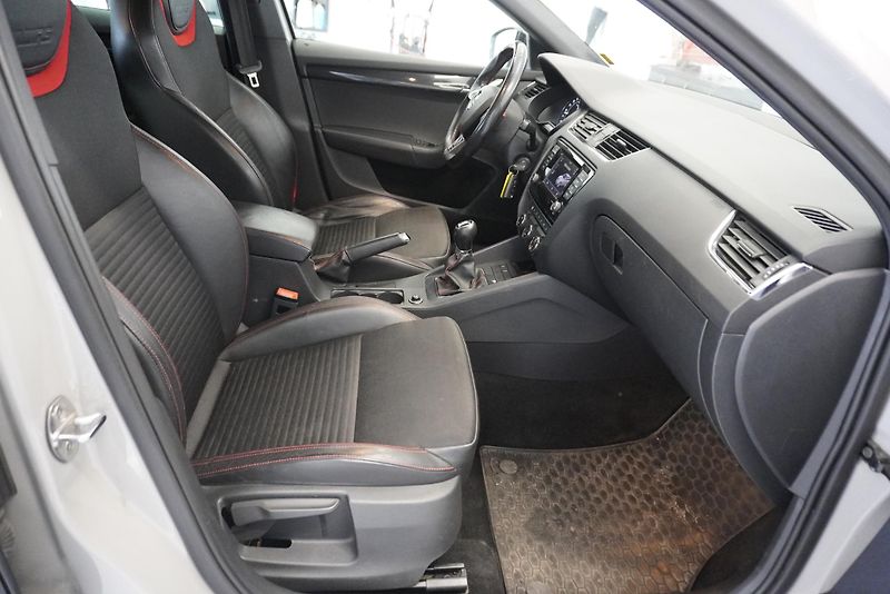 Škoda Octavia RS 2.0 TDi 135 kW MANUÁL - fotka 20 z 26
