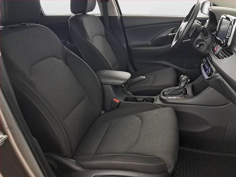 Hyundai i30 (2023) Smart 1.0 T-GDI - fotka 9 z 20