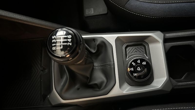 Dacia Duster (2026) Journey Hybrid-G 150 4x4 - fotka 26 z 30