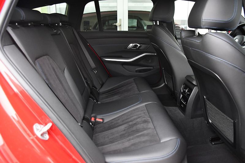 BMW Řada 3 320d xDrive MSPORT REZERVACE - fotka 21 z 44